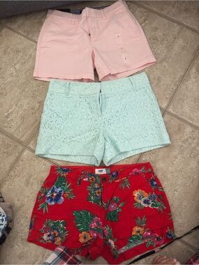 Set of 3 shorts. Tommy Hilfiger Pink, Mint & Red Floral Cotton Shorts Trio